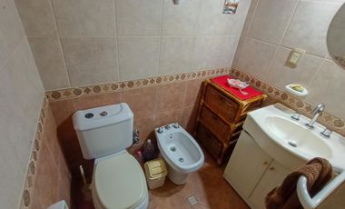 Venta PH en Remedios De Escalada 3 ambientes al Frente con entrada de auto.