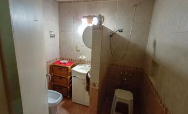 Venta PH en Remedios De Escalada 3 ambientes al Frente con entrada de auto.