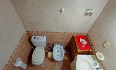 Venta PH en Remedios De Escalada 3 ambientes al Frente con entrada de auto.