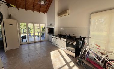 Chalet 5 ambientes VENTA Country El Paraíso