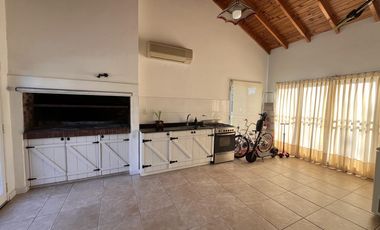 Chalet 5 ambientes VENTA Country El Paraíso