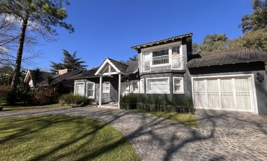 Chalet 5 ambientes VENTA Country El Paraíso