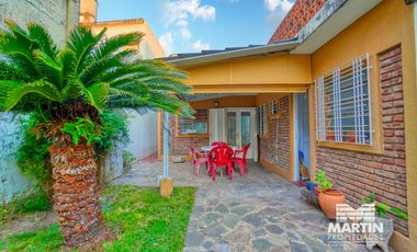 Casa chalet en venta  en Beccar 5 ambientes con dependencia de servicio