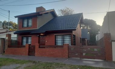 Casa en venta - 2 Dormitorios 2 Baños - 80Mts2 - La Lucila del Mar