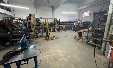 Excelente galpón y departamento en Planta alta en Martin Coronado