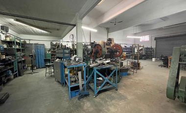 Excelente galpón y departamento en Planta alta en Martin Coronado