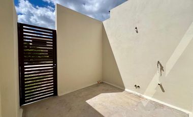 CASA EN VENTA EN PARQUE NATURA, 4 HABS Y ALBERCA