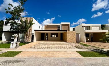 CASA EN VENTA EN PARQUE NATURA, 4 HABS Y ALBERCA