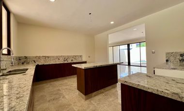 CASA EN VENTA EN PARQUE NATURA, 4 HABS Y ALBERCA