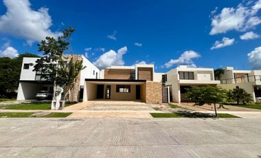 CASA EN VENTA EN PARQUE NATURA, 4 HABS Y ALBERCA