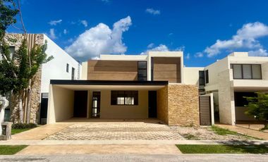 CASA EN VENTA EN PARQUE NATURA, 4 HABS Y ALBERCA