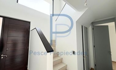 MODERNA CASA A ESTRENAR! ESTILO MEDITERRÁNEO EN CONDOMINIO