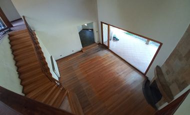 CASA A PASOS DEL COLEGIO SAN ANSELMO CHICUREO!!!!