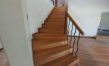 CASA A PASOS DEL COLEGIO SAN ANSELMO CHICUREO!!!!