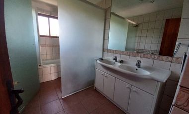 CASA A PASOS DEL COLEGIO SAN ANSELMO CHICUREO!!!!