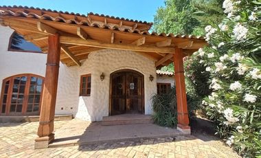 CASA A PASOS DEL COLEGIO SAN ANSELMO CHICUREO!!!!