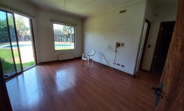 CASA A PASOS DEL COLEGIO SAN ANSELMO CHICUREO!!!!