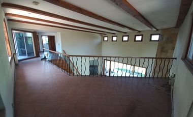 CASA A PASOS DEL COLEGIO SAN ANSELMO CHICUREO!!!!