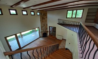 CASA A PASOS DEL COLEGIO SAN ANSELMO CHICUREO!!!!