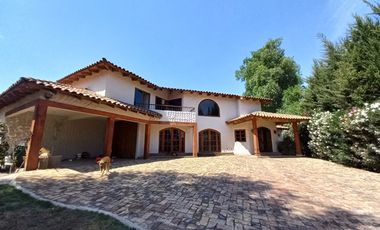 CASA A PASOS DEL COLEGIO SAN ANSELMO CHICUREO!!!!