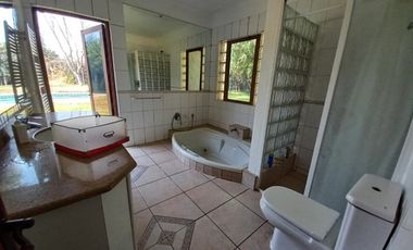 CASA A PASOS DEL COLEGIO SAN ANSELMO CHICUREO!!!!