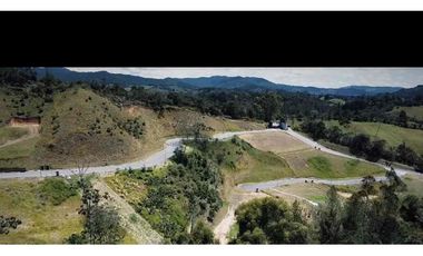 VENTA Lote en unidad cerrada en el Retiro