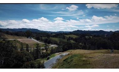 VENTA Lote en unidad cerrada en el Retiro