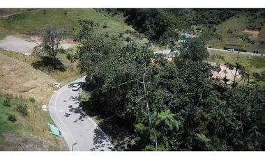 VENTA Lote en unidad cerrada en el Retiro