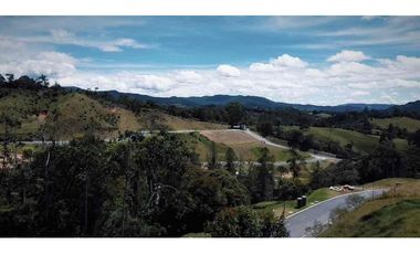 VENTA Lote en unidad cerrada en el Retiro