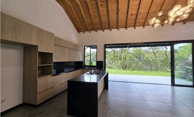 Venta de casa en parcelación en Marinilla.