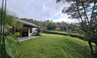 Venta de casa en parcelación en Marinilla.