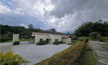 Venta de casa en parcelación en Marinilla.