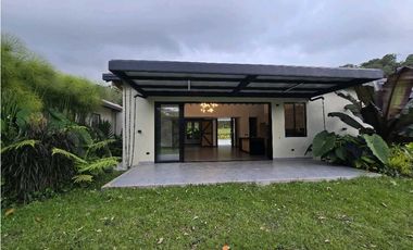 Venta de casa en parcelación en Marinilla.