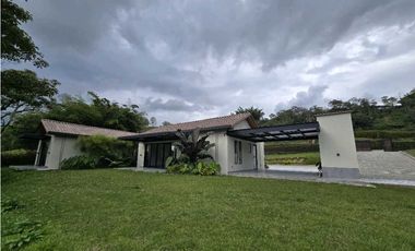 Venta de casa en parcelación en Marinilla.