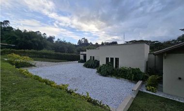 Venta de casa en parcelación en Marinilla.