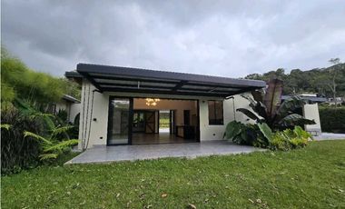 Venta de casa en parcelación en Marinilla.