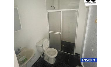 Se vende casa con 2 apartamentos barrio el manantial