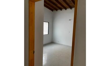 ARRIENDO CASA LOCAL EN LAURELES