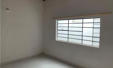ARRIENDO CASA LOCAL EN LAURELES