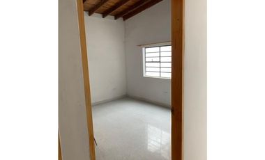 ARRIENDO CASA LOCAL EN LAURELES