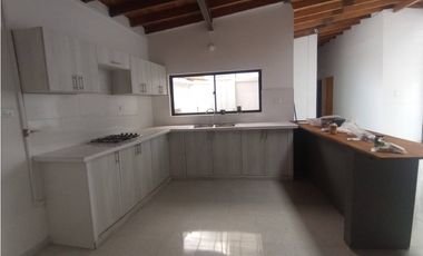 ARRIENDO CASA LOCAL EN LAURELES