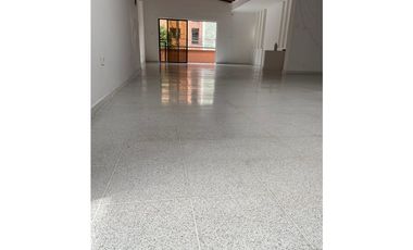 ARRIENDO CASA LOCAL EN LAURELES