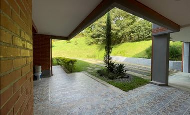 Casa Campestre  en renta en La Estrella sector La Tablaza