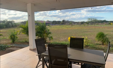 CASA AMOBLADA EN VENTA LA CANDELARIA PESÉ