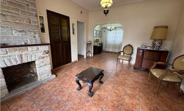 Hermoso PH al frente con garaje en Barrio Los Troncos