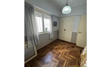 Hermoso PH al frente con garaje en Barrio Los Troncos