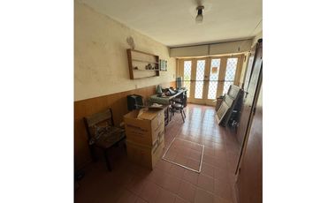 Hermoso PH al frente con garaje en Barrio Los Troncos