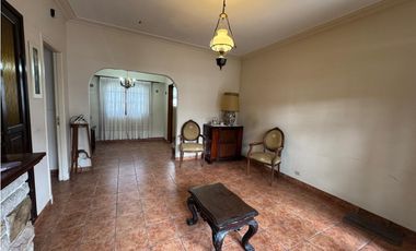 Hermoso PH al frente con garaje en Barrio Los Troncos