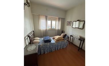 Hermoso PH al frente con garaje en Barrio Los Troncos