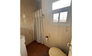 Hermoso PH al frente con garaje en Barrio Los Troncos